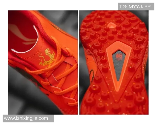 红色足球鞋下的传奇之路足球明星如何在绿茵场上闪耀光芒